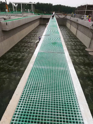 玻璃鋼平臺與格柵在污水處理及其他領域的應用與搭建